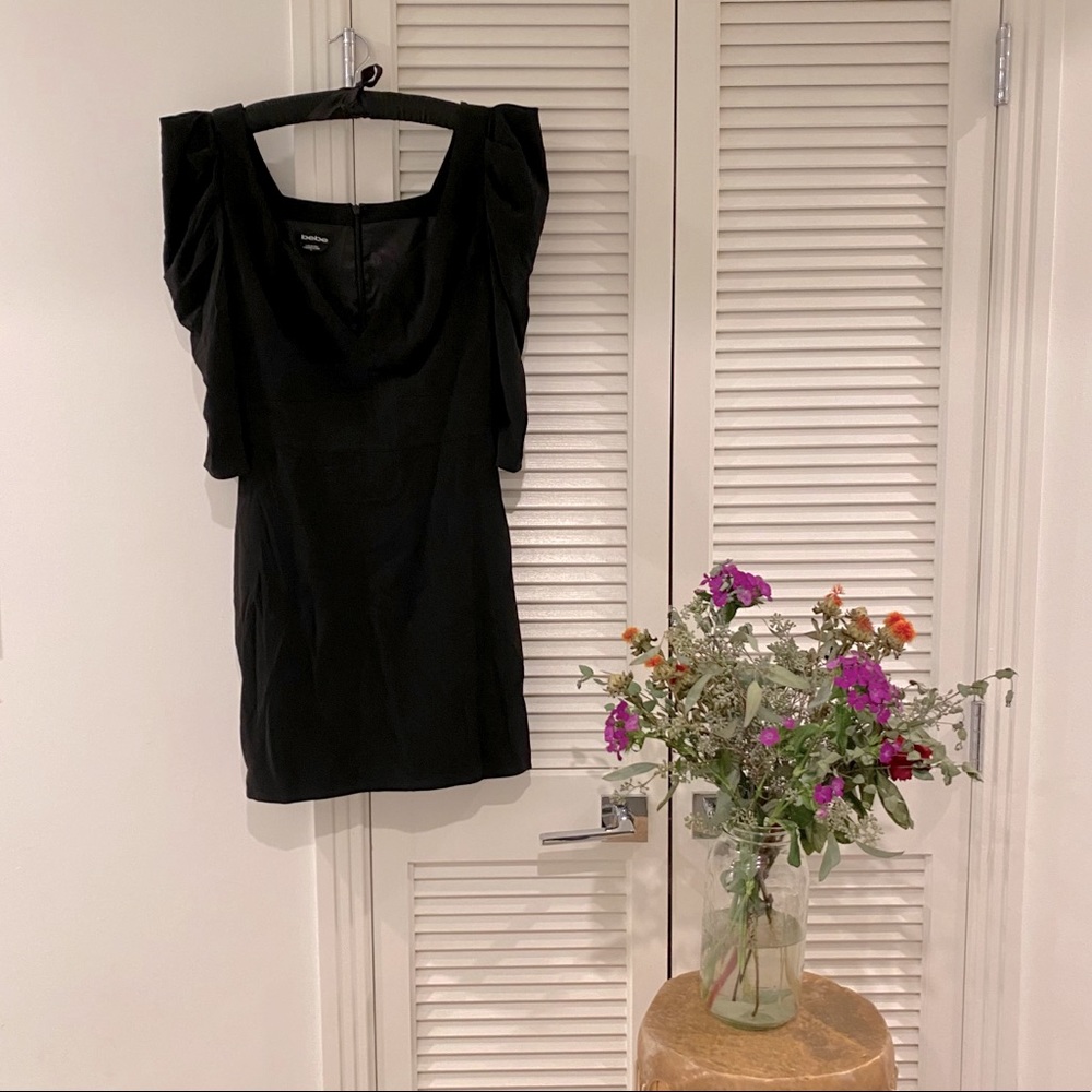 BEBE PUFF SLEEVE CREPE DRESS